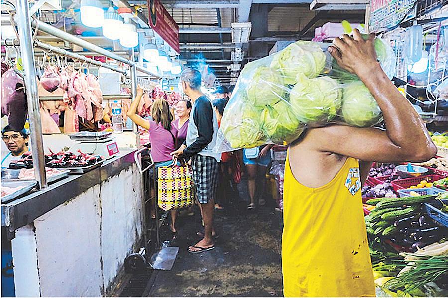 Analysts Expect Inflation to Further Slow in March