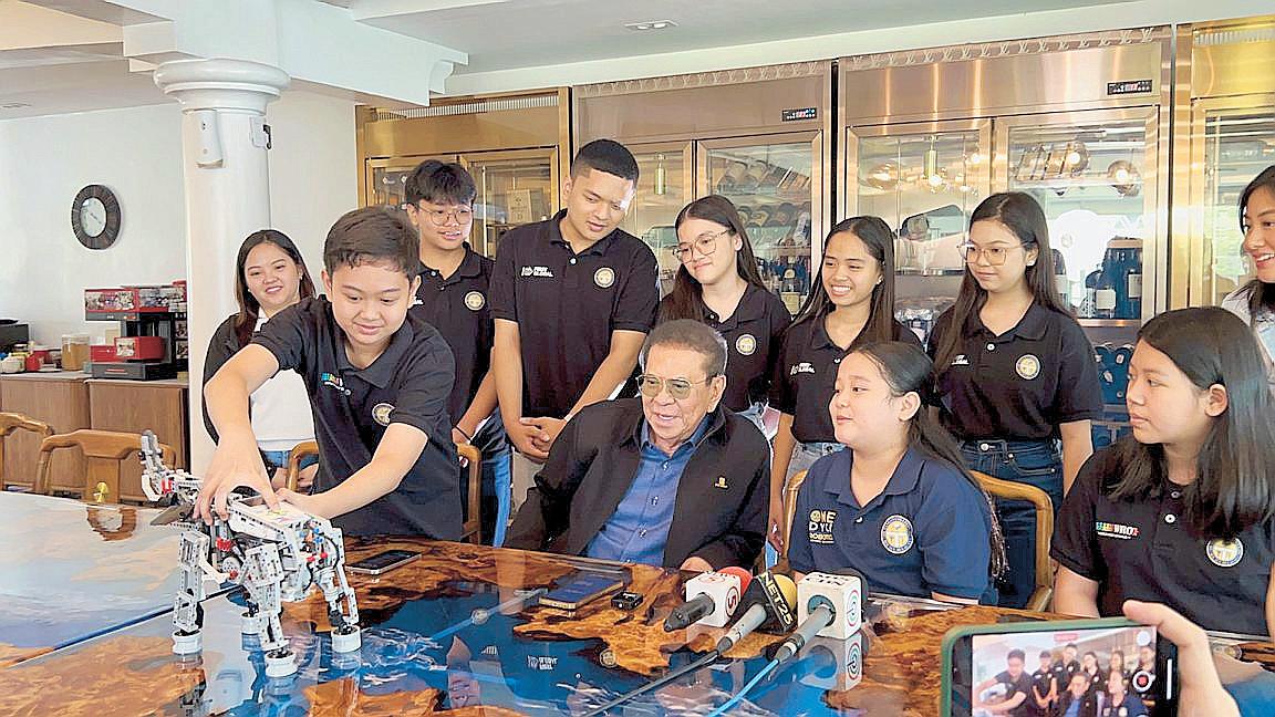 Chavit backs Phl robotics team in world tilt
