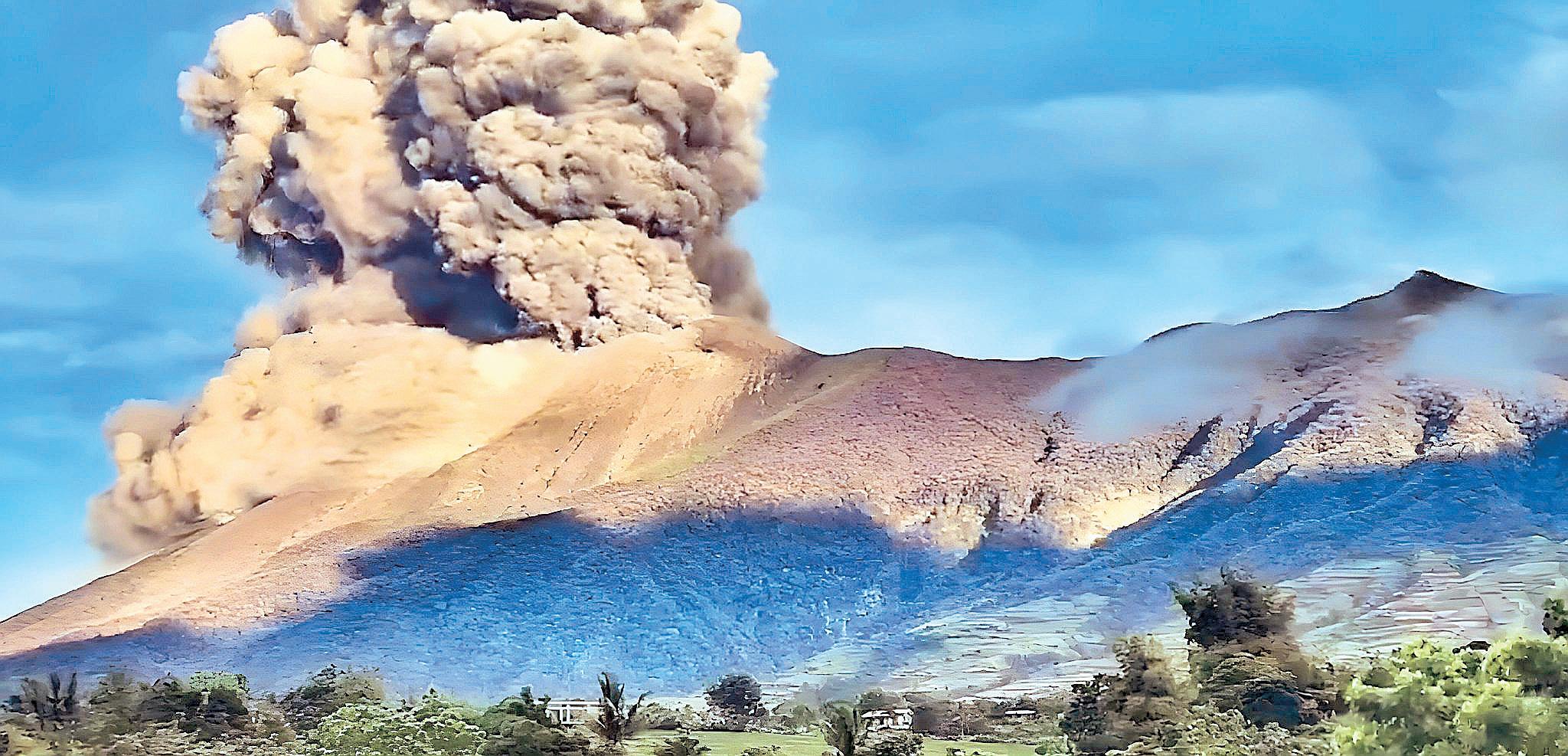 Kanlaon erupts; Phivolcs to maintain Alert Level 3