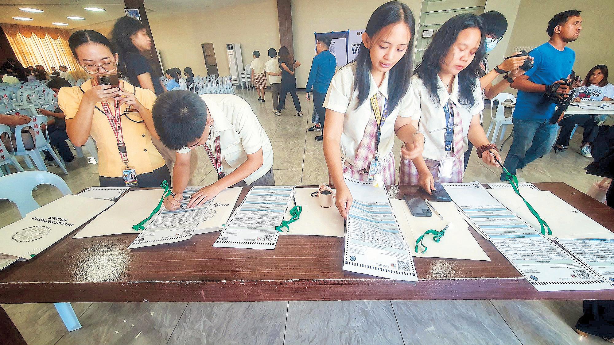 100 Luzon Cops to Serve as Poll Officers in BARMM