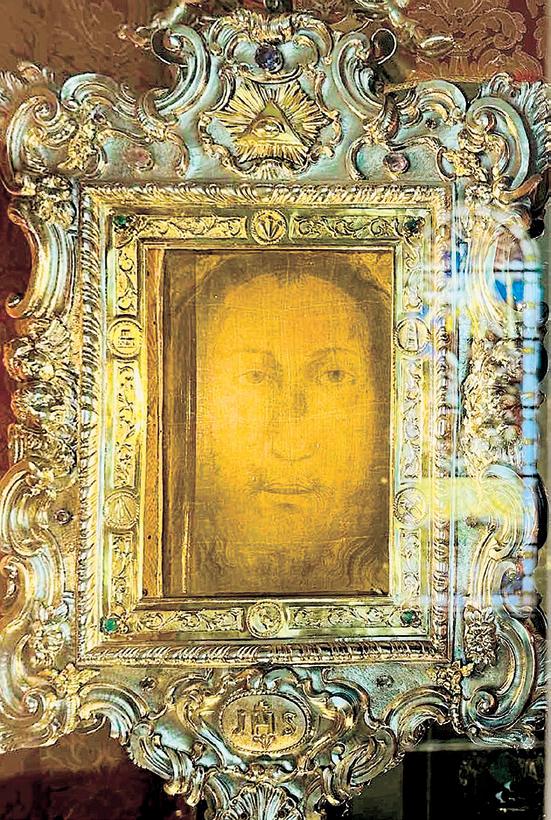 Cardinal Chito Tagle and Fr. Boni Lopez walking in procession during the Feast of the Holy Veil through the streets of Manoppello