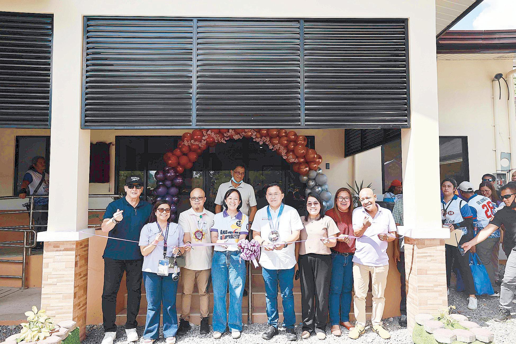 Go Leads Turnover of Super Health Center in Misamis Oriental
