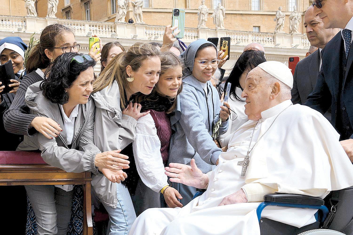 Pope Leaves Faithful Guessing Over Easter Appearances