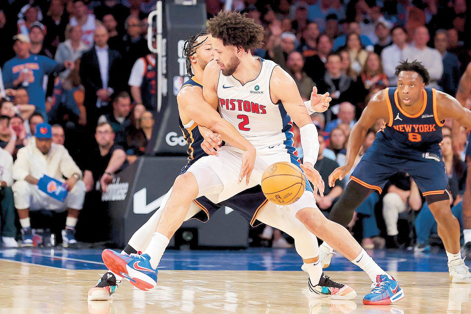 PISTONS SNAP LONG PLAYOFF SKID