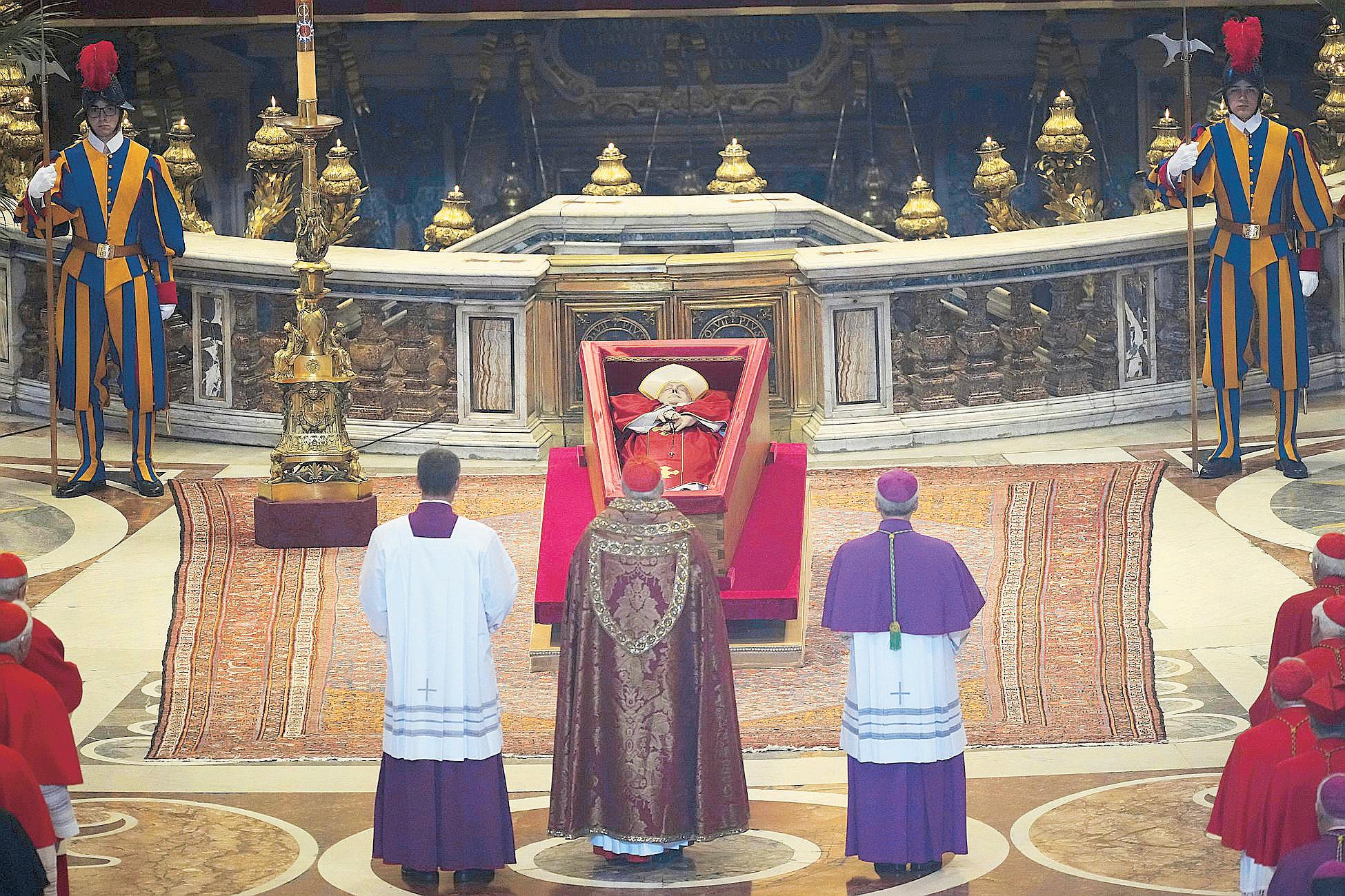 Pope Francis Lies In State For 3 Days