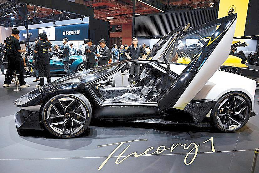 Screens, drones, massages: Shanghai flaunts future of cars