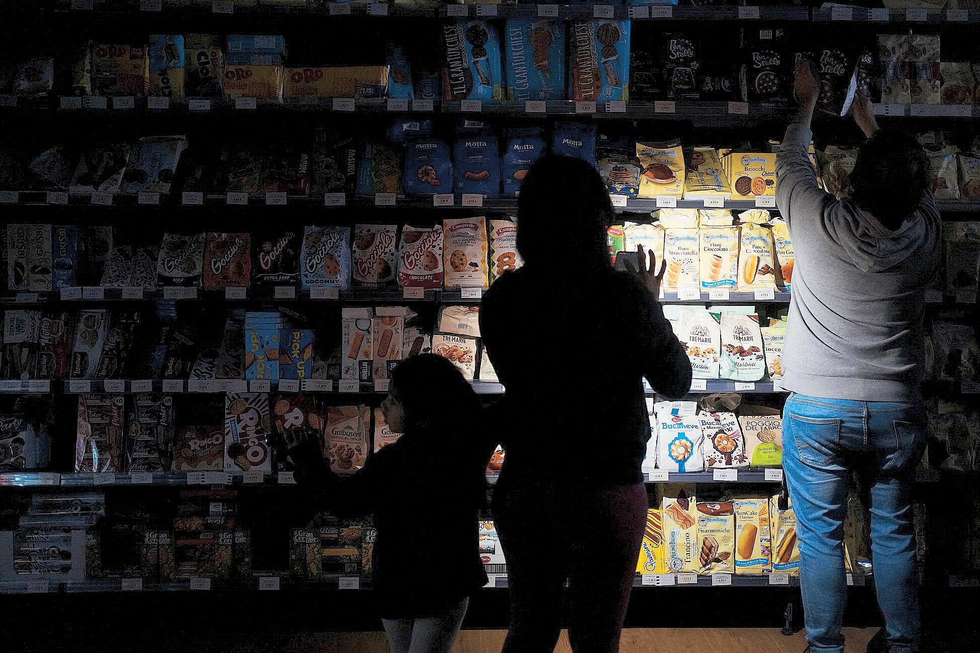 Power returns to Spain, Portugal after massive blackout