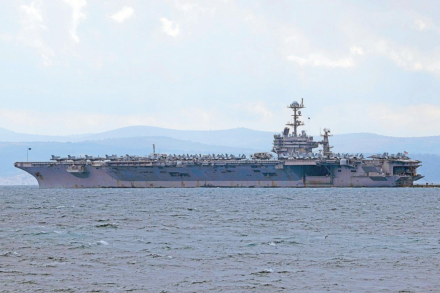 $67-M US warplane falls off aircraft carrier into sea