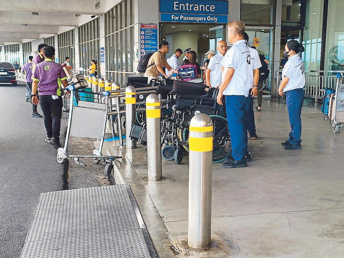 What went wrong with NAIA's bollards?