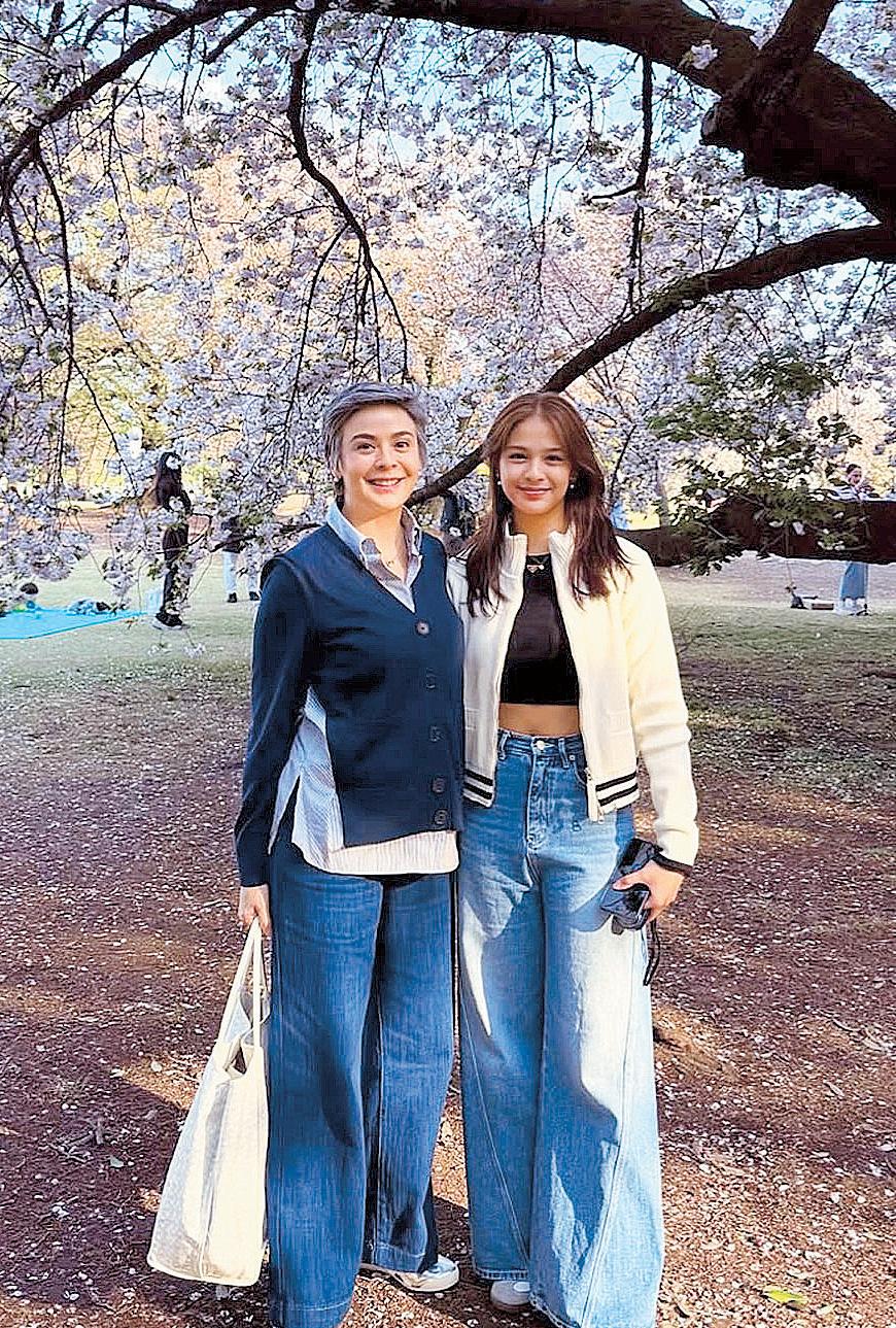 MOTHERS AND DAUGHTERS TO FASHION