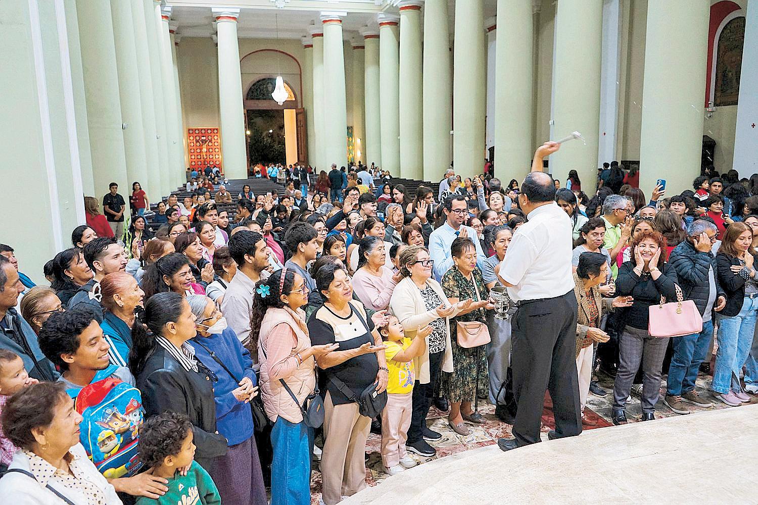Peru Cheers Election of Pope Leo