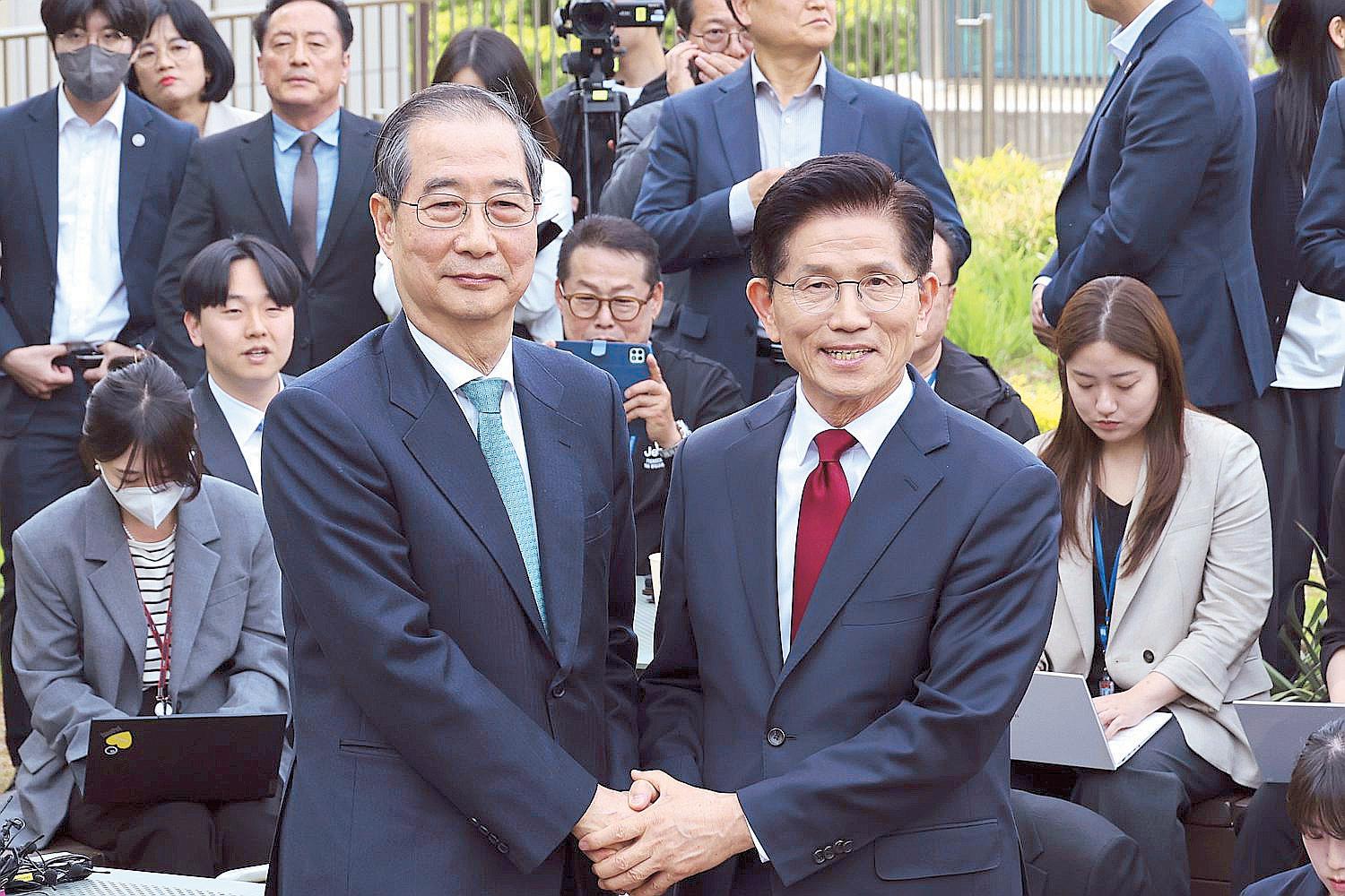 SoKor conservative party moves to switch presidential candidate