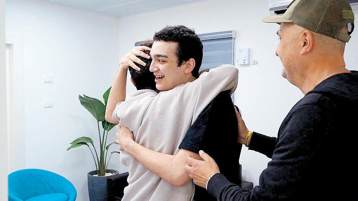 Celebrations as Hamas frees US-Israeli hostage