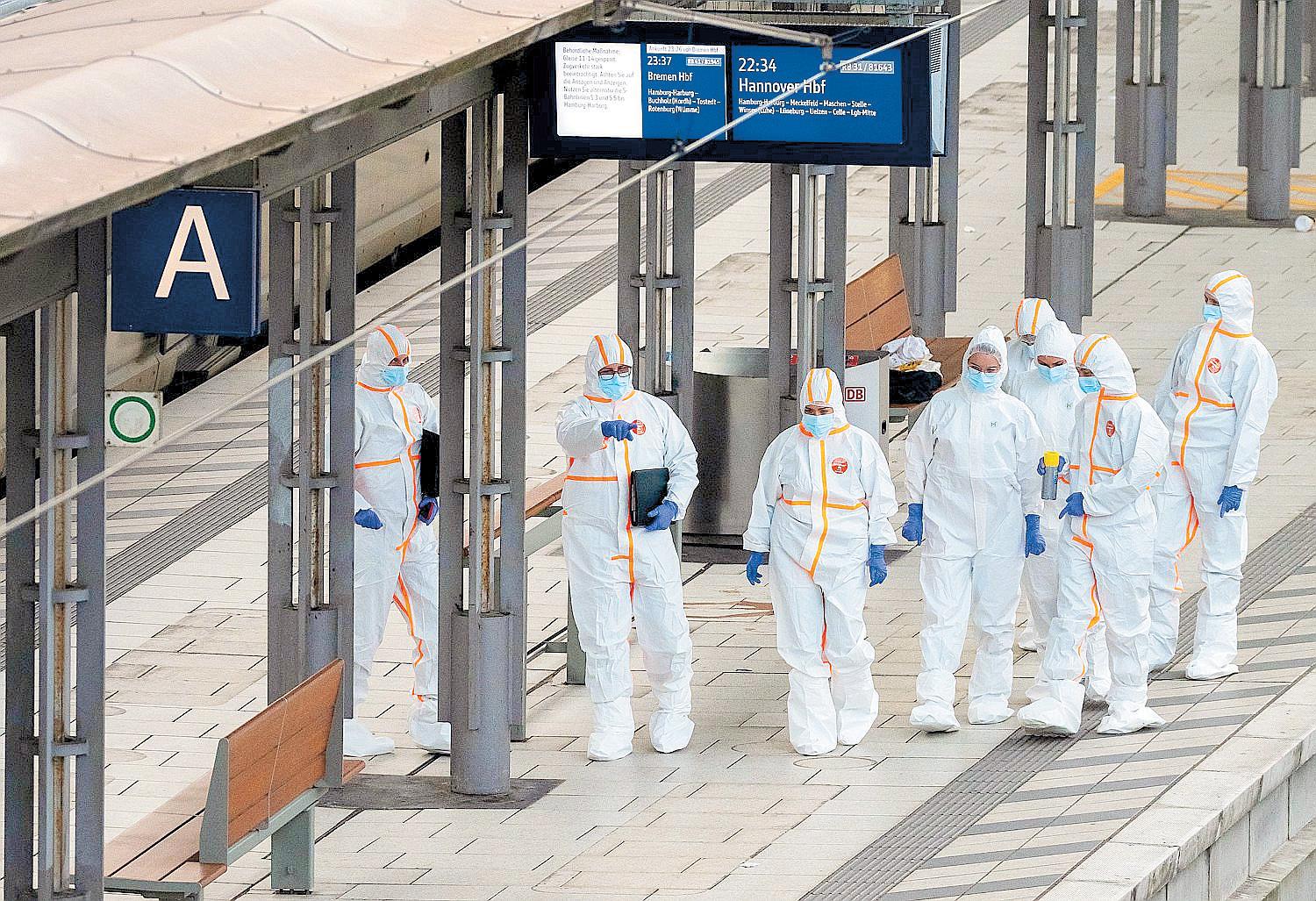 German woman arrested after 18 stabbed at Hamburg station