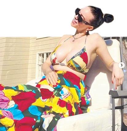 Billie Eilish Takes Top Prize at American Music Awards