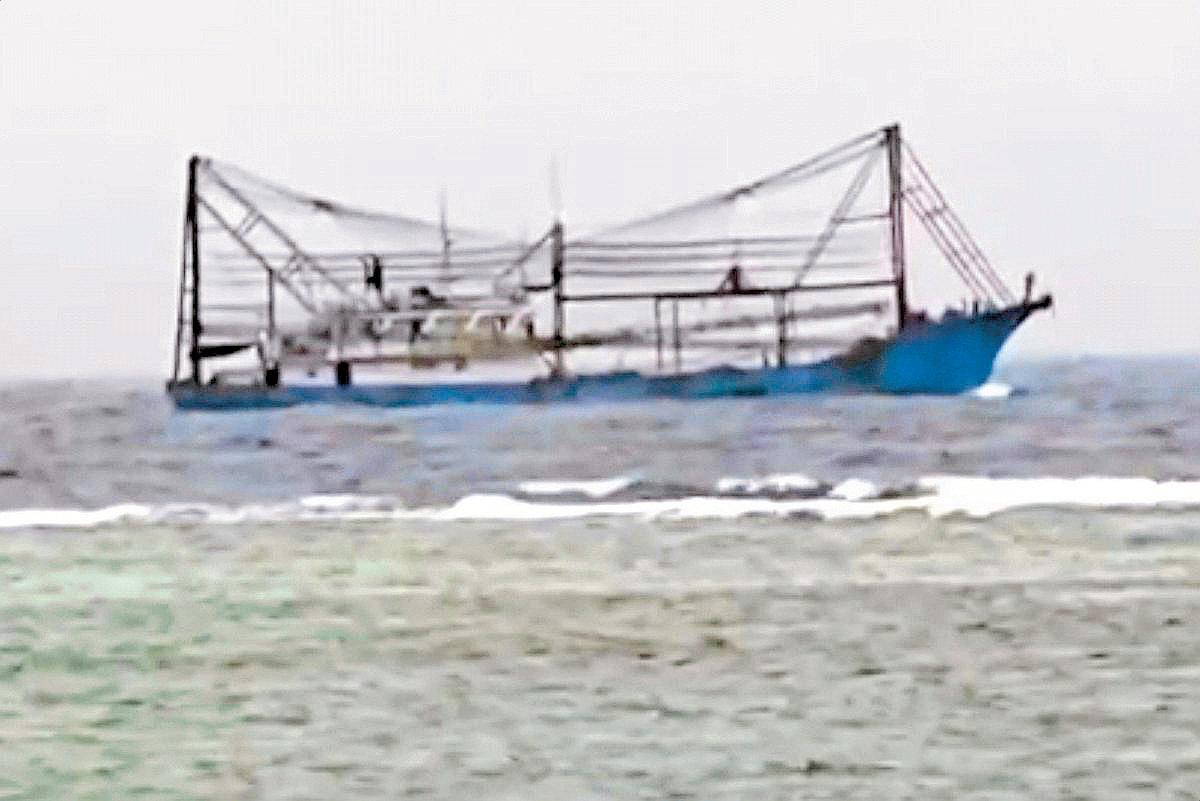 Chinese Ship Runs Aground Near Pag-asa