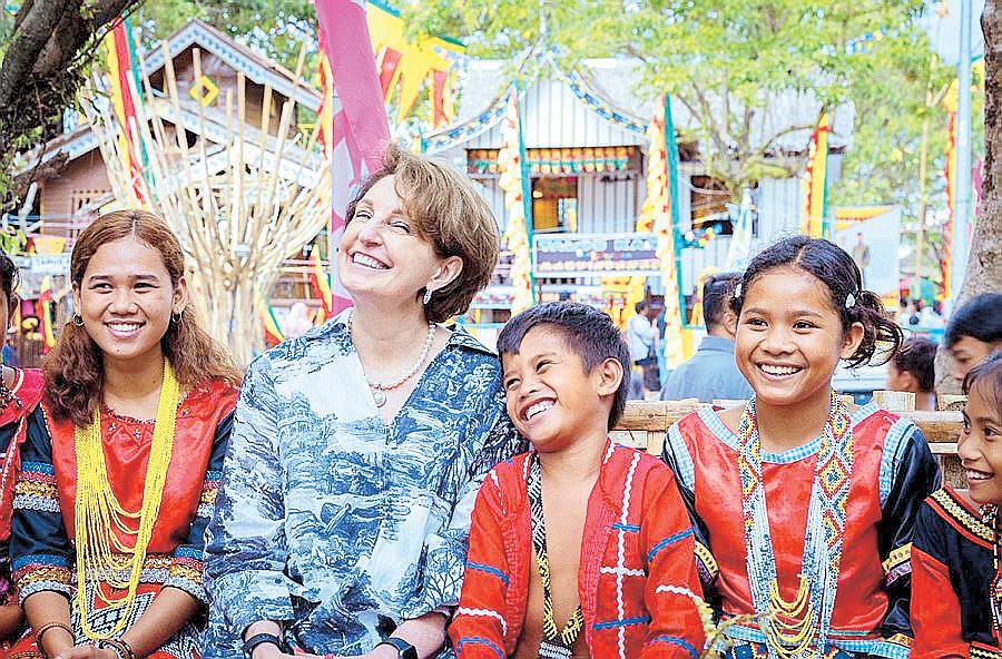 WHAT DO AMBASSADORS LOVE MOST ABOUT THE PHILIPPINES?