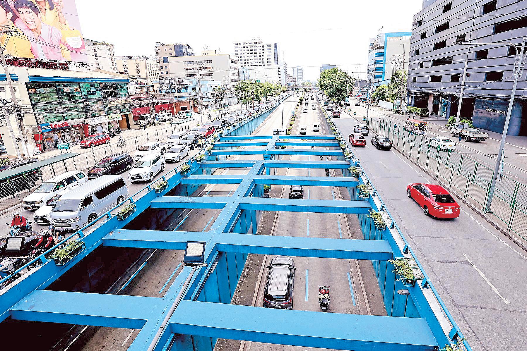 MMDA to remove Commonwealth bicycle lanes
