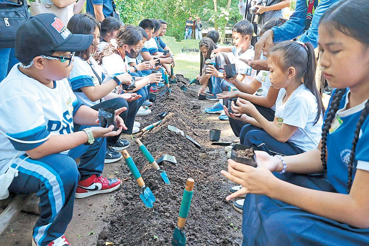 DepEd Warns Public vs Fake Cash Aid, Class Suspensions