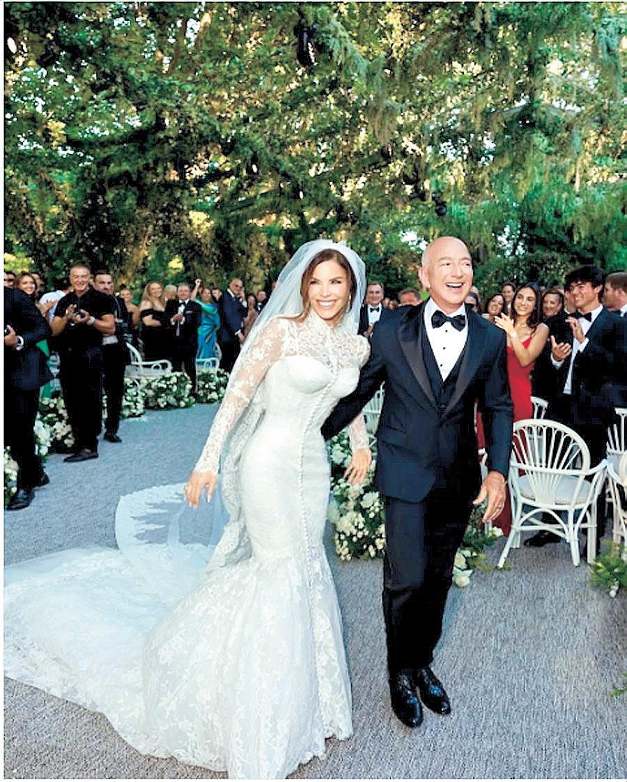 Bezos, Sanchez Say 'I Do' in a Divided Venice