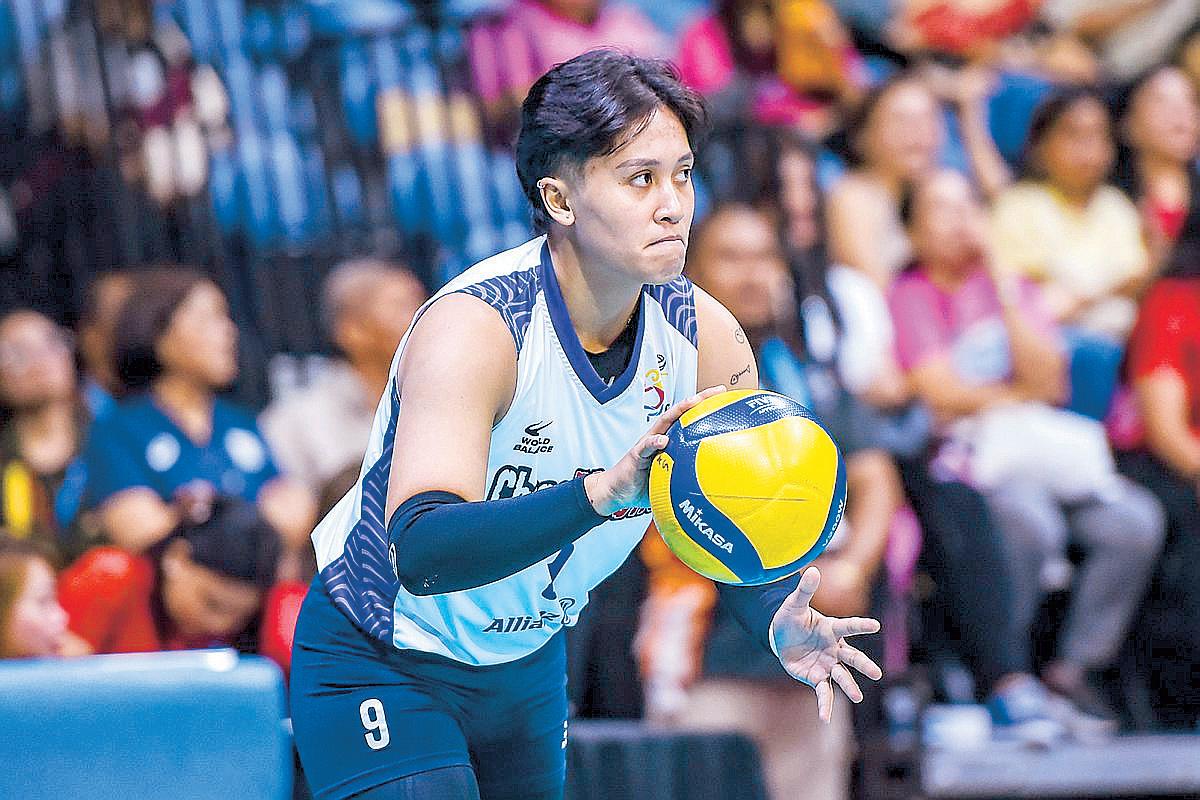 Chargers acquire Alba, Foxies tab Molina, Meneses