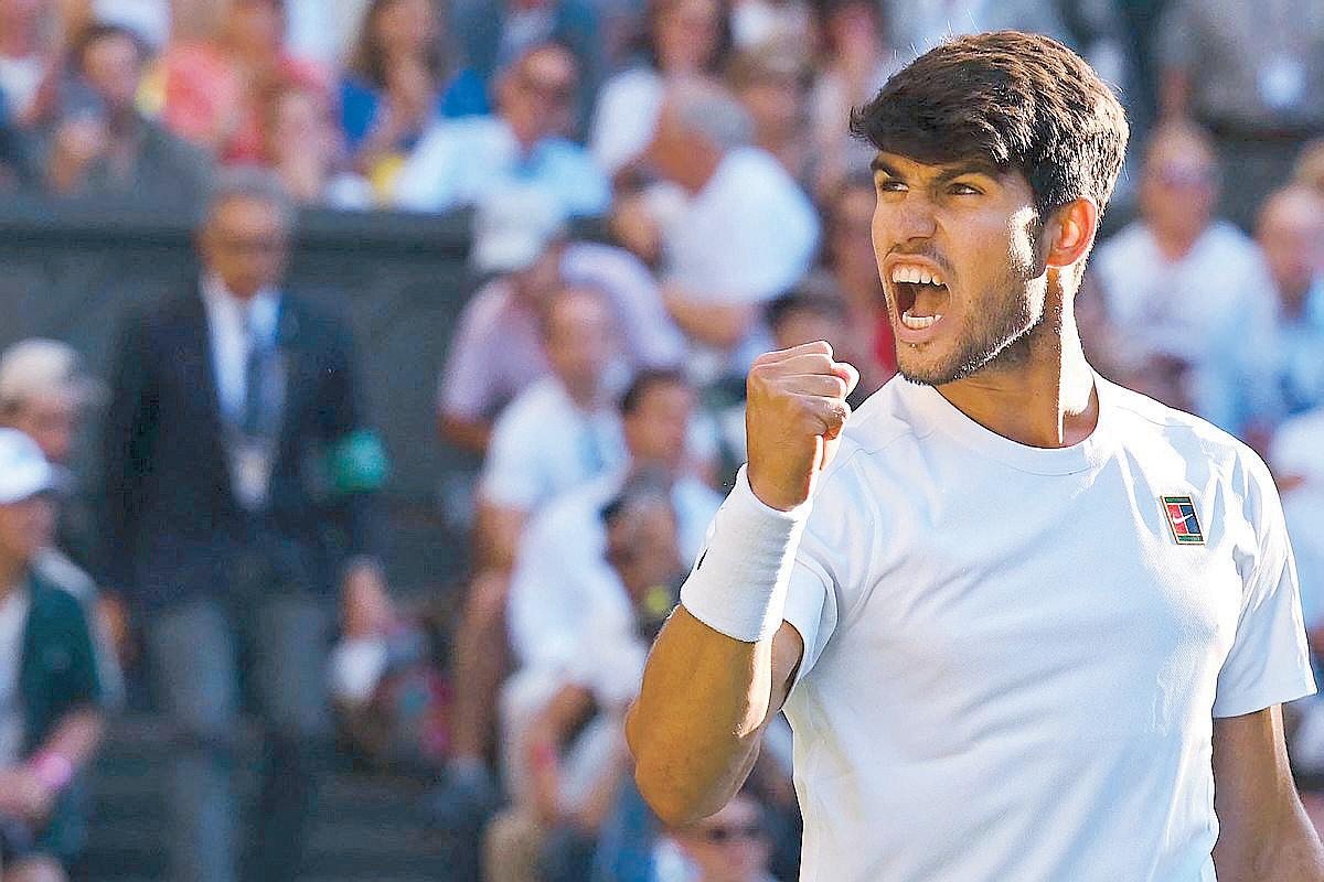 Alcaraz, Sabalenka take contrasting routes to semis