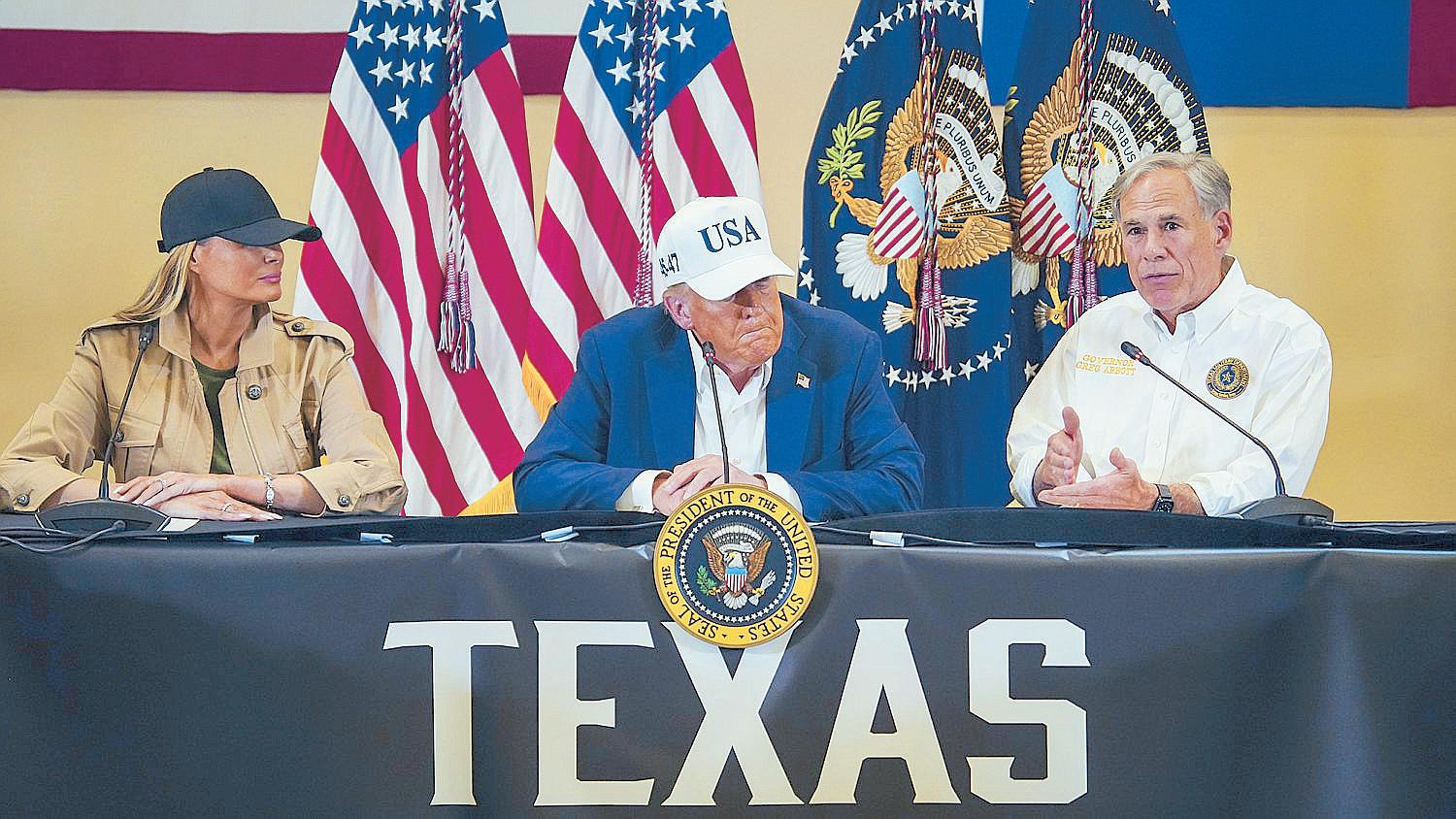 Trump Tours Texas Flood Sites, Defends Officials