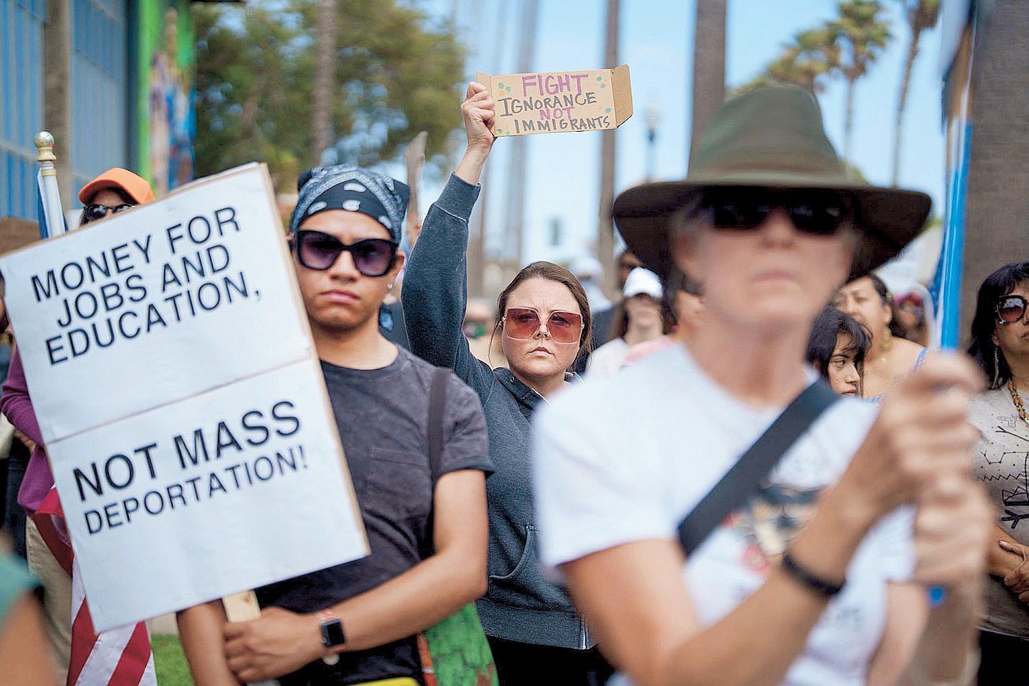 US Judge Halts Indiscriminate Immigration Stops, Arrests in California