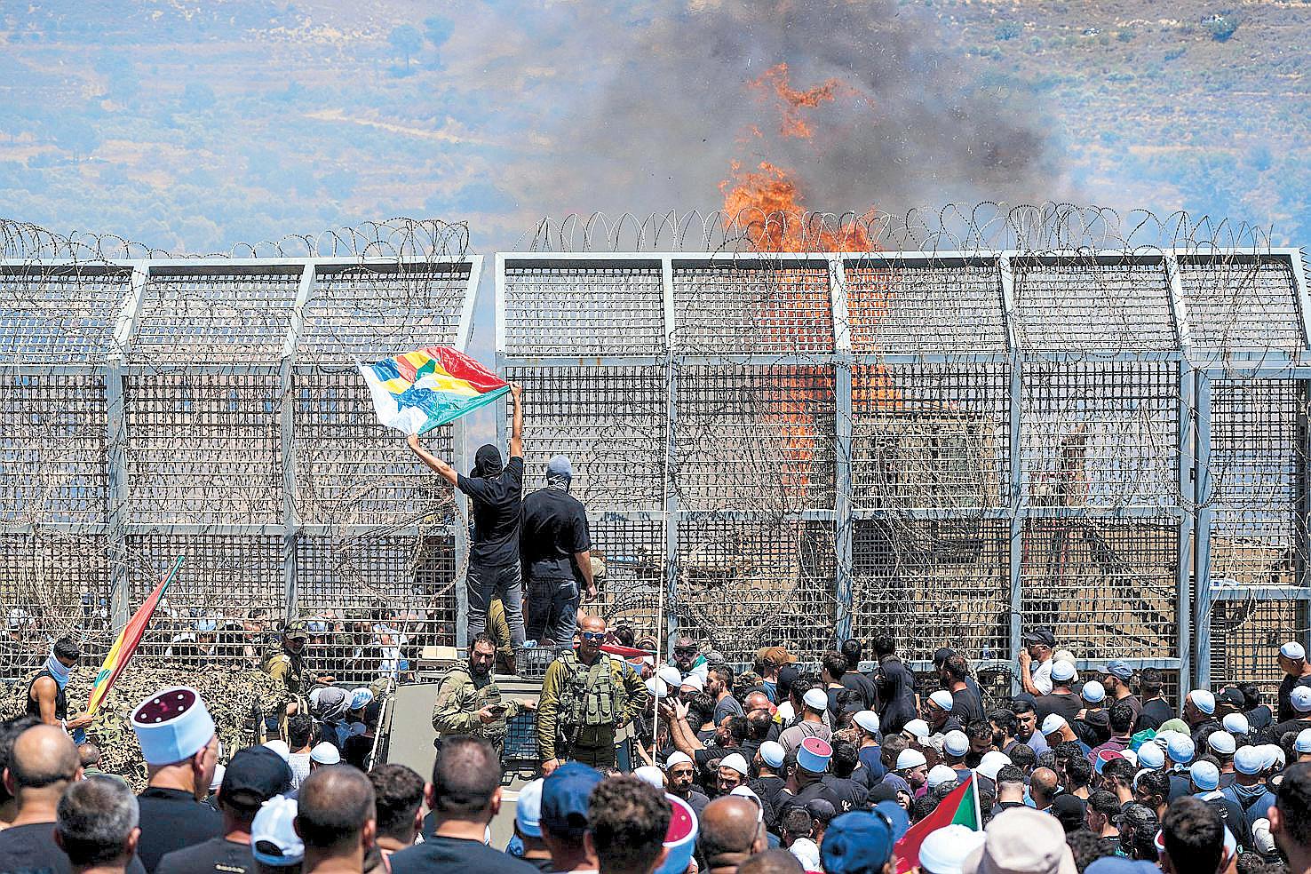 Israel launches heavy airstrikes in Damascus