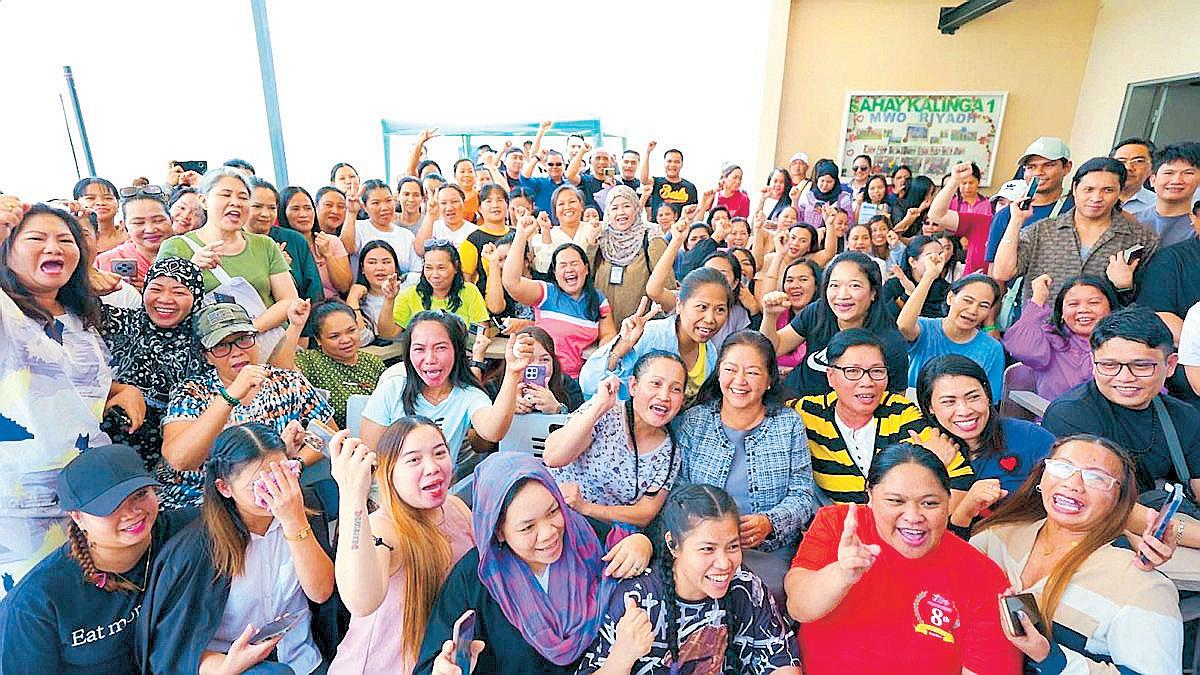 First Lady visits OFWs in Riyadh