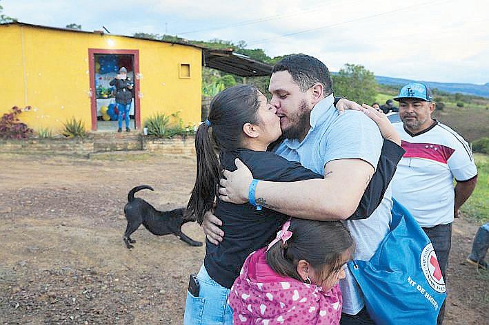 Venezuela's Returning Migrants Allege Abuses in El Salvador