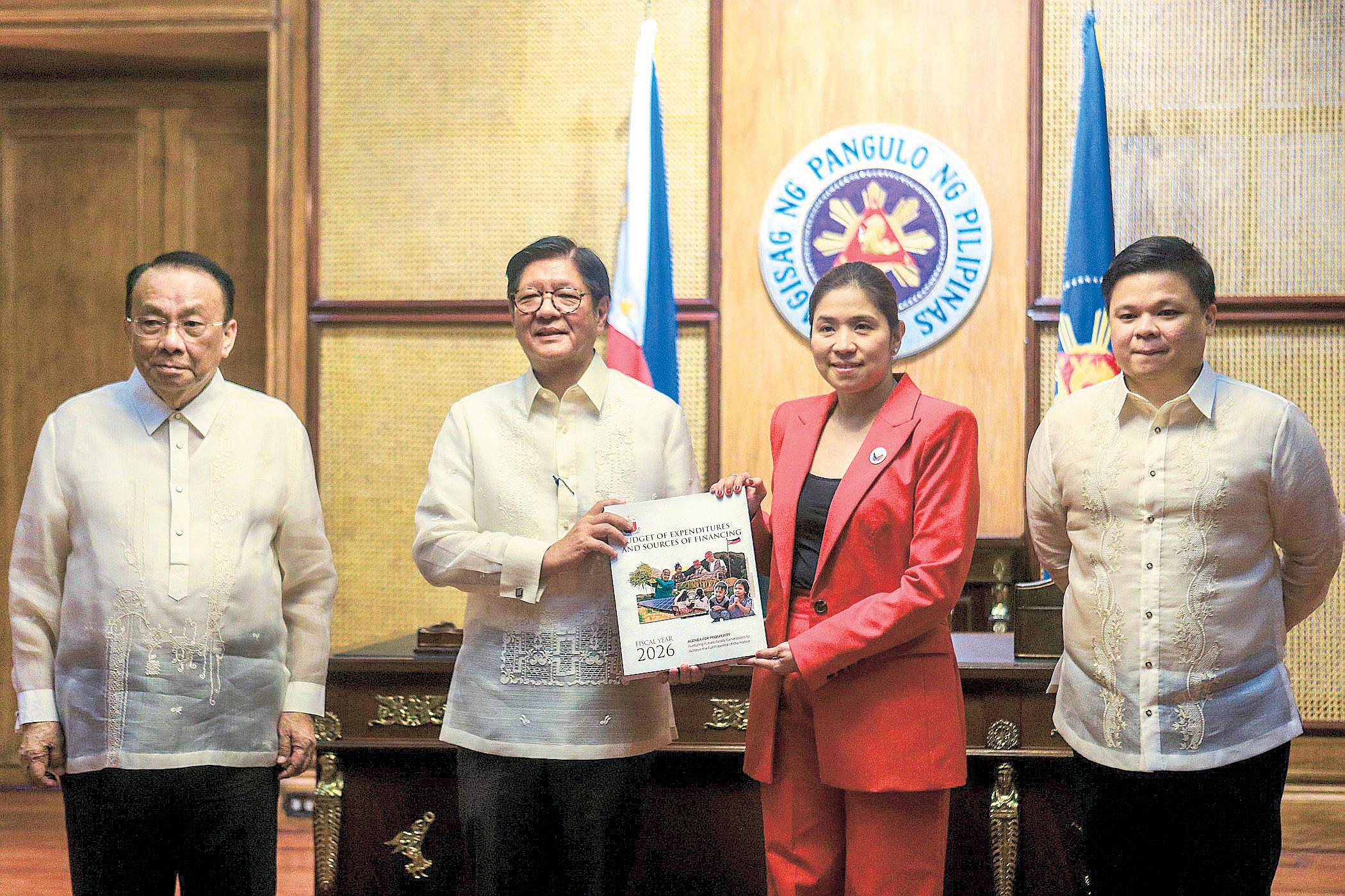 Chiz denies helping contractor bag project