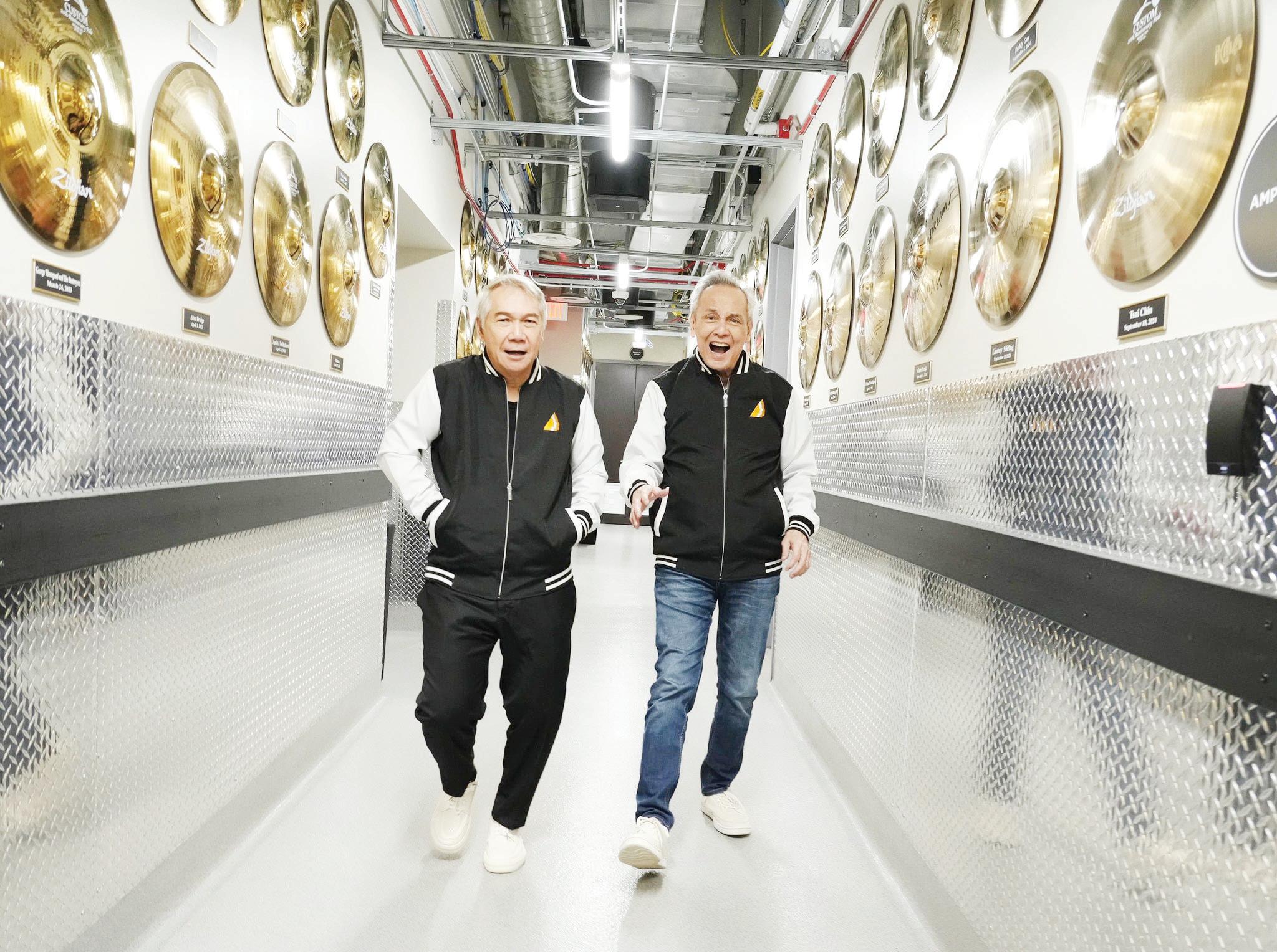 Justin Bieber in a happy place with 'Swag'