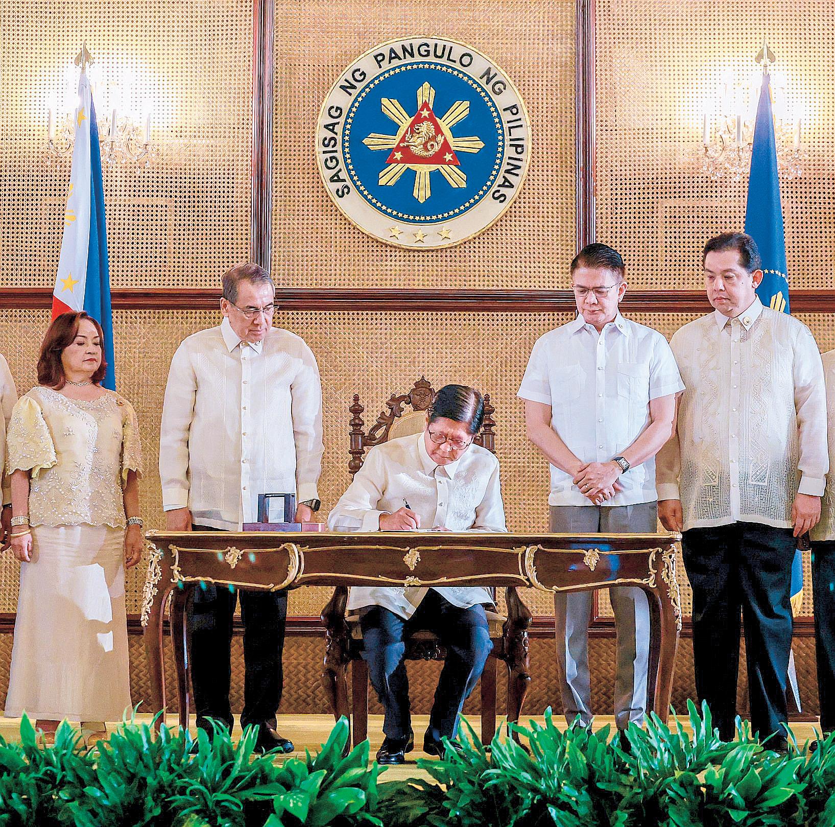 Comelec to Probe Campaign Donations From Contractors