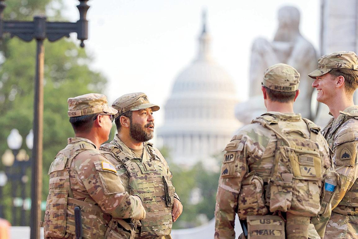 Pentagon Plans to Deploy Military Troops to Chicago - Report