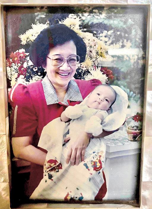 The grandson also rises