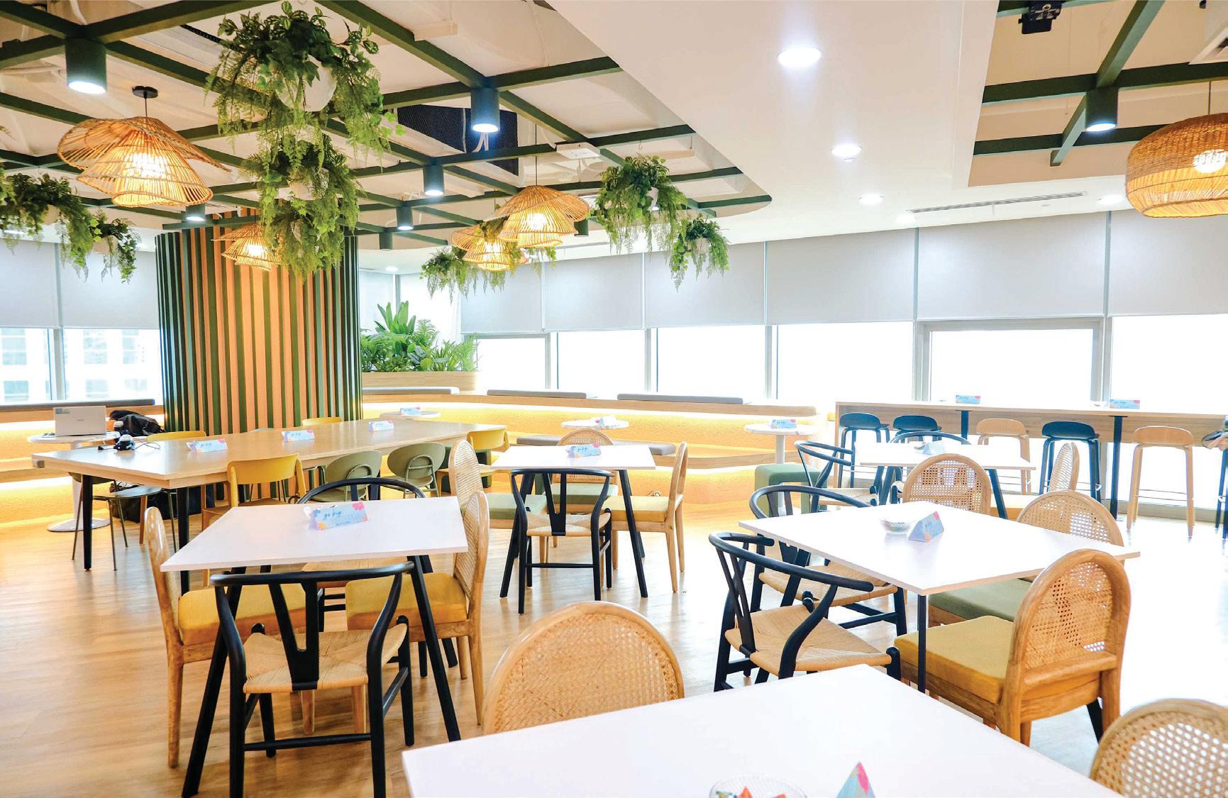 Productivity meets prestige at work.able Robinsons Summit Center