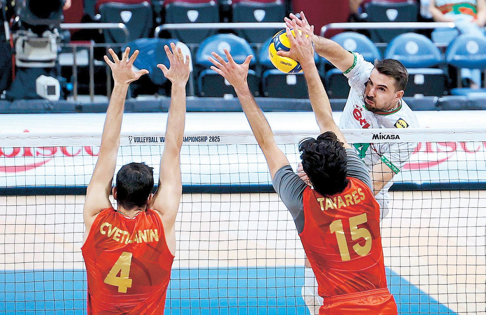 Bulgarians keep title hopes alive