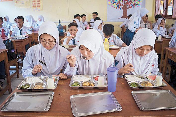 Indonesia free meals program under fire after thousands sickened