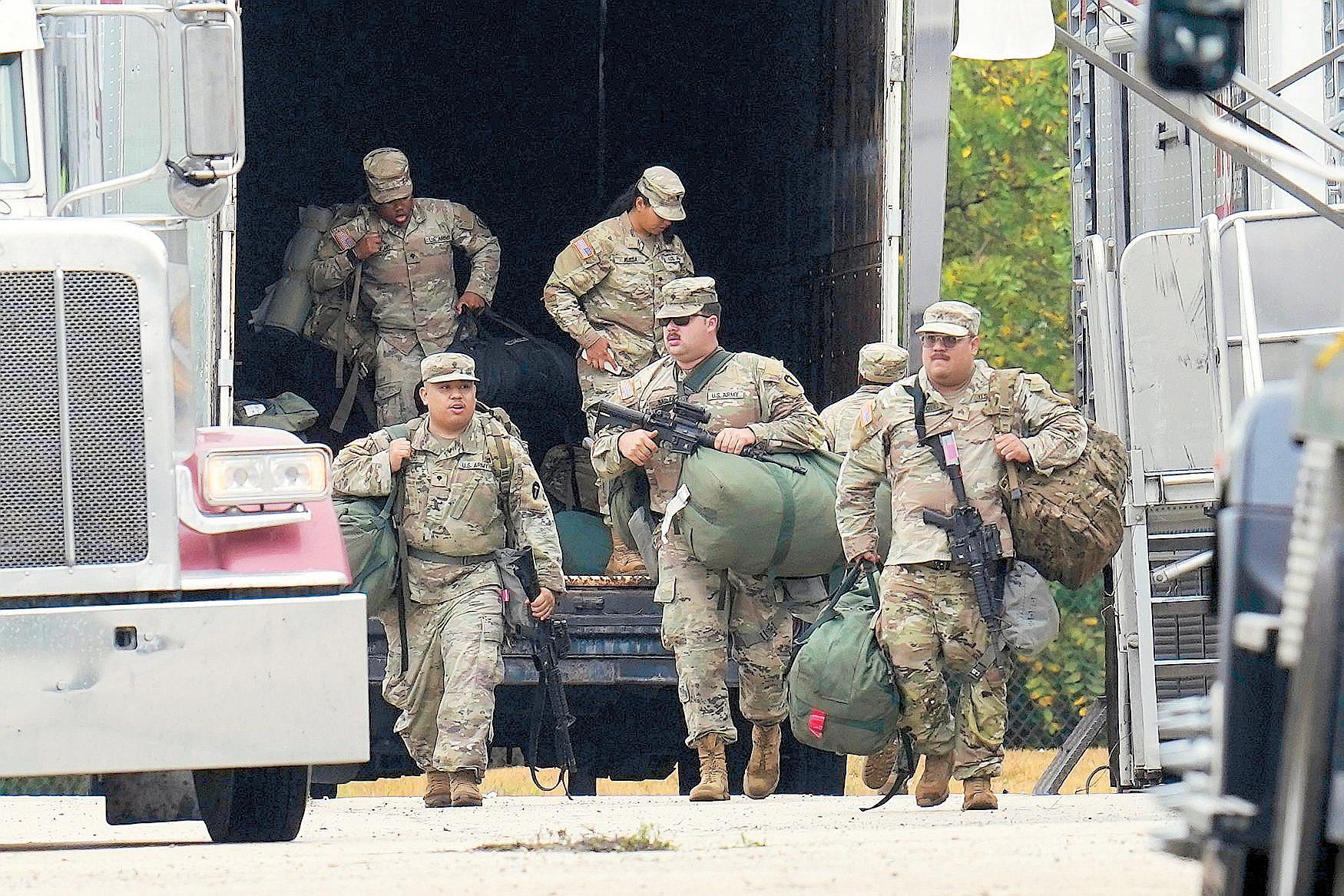 On Trump’s orders, 200 Texas troops arrive in Illinois