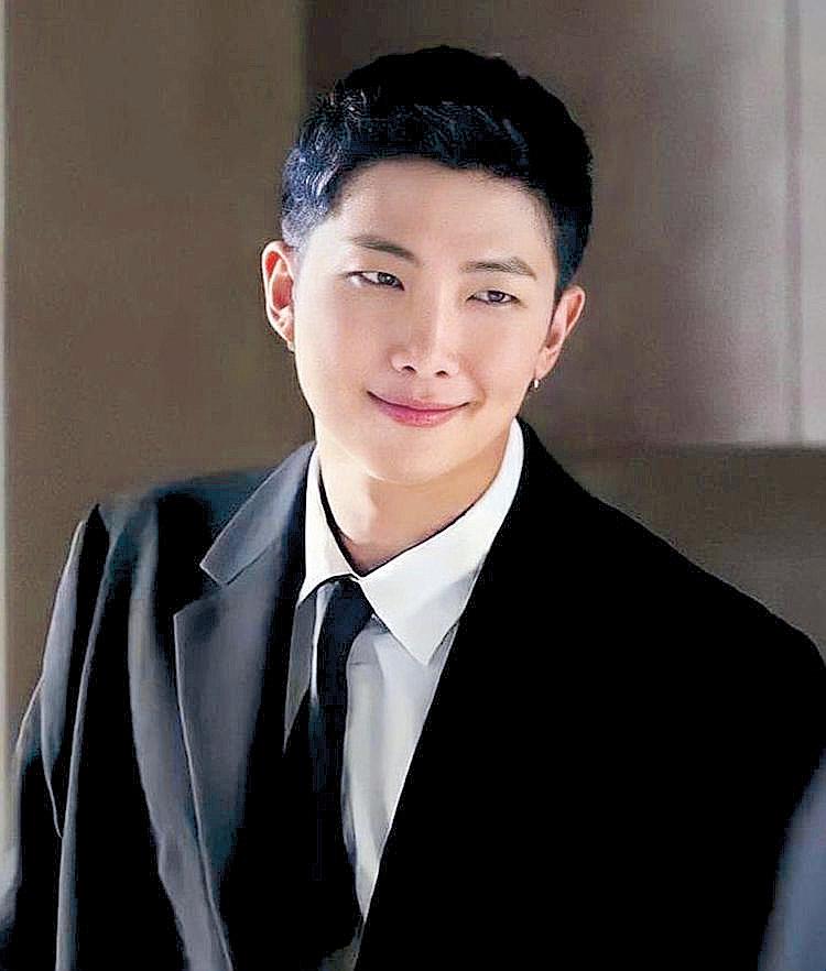 WHY FILIPINO GEN Z CAN'T GET ENOUGH OF K-POP (AND WHAT IT MEANS FOR THEIR MENTAL HEALTH)