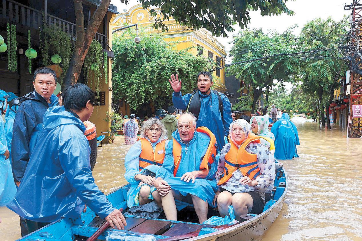Vietnam floods kill 9, leave 5 missing