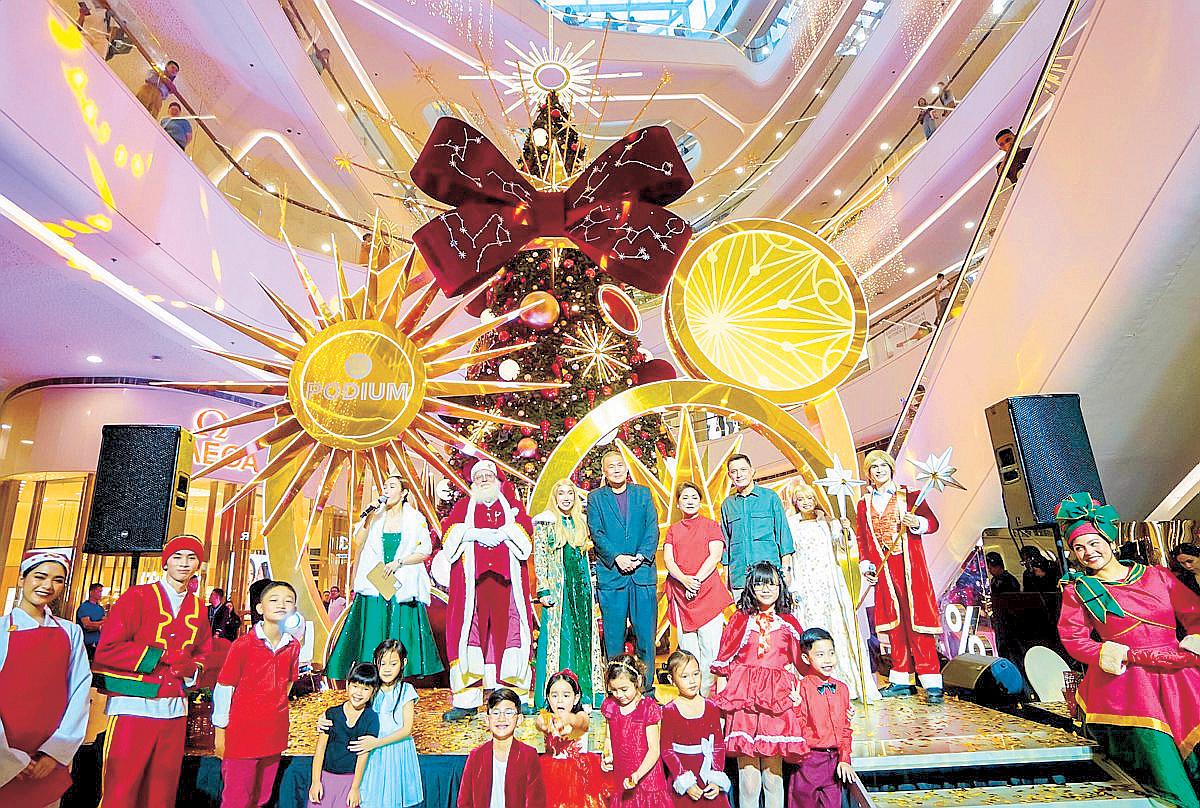 Poor Pinoys forge life among tombstones