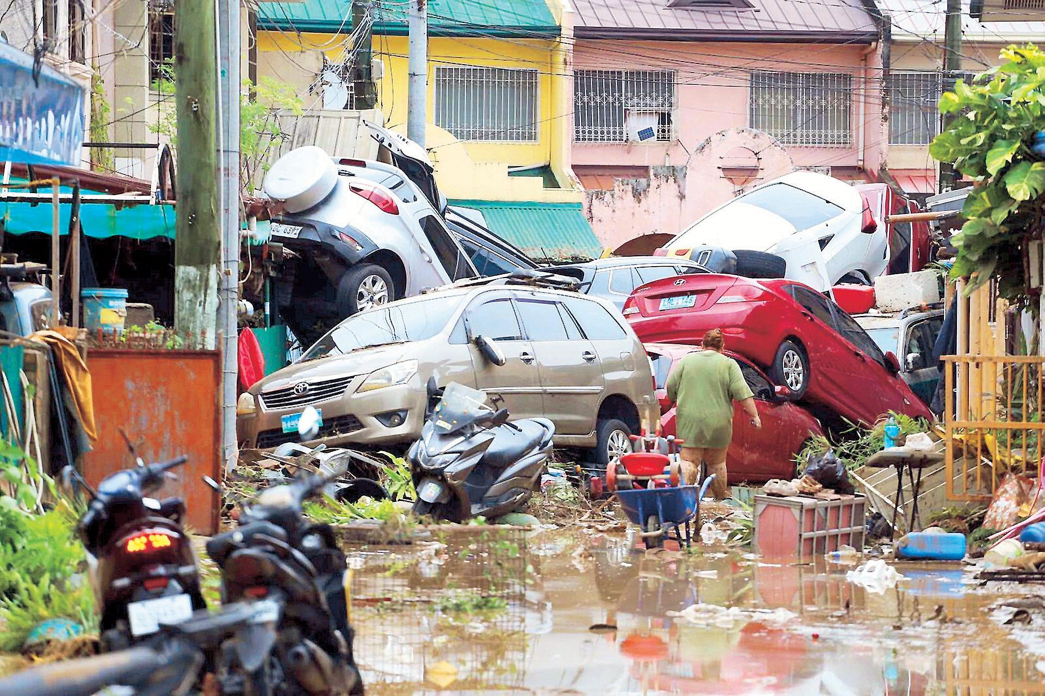 Typhoon Tino leaves Cebu in deep floods