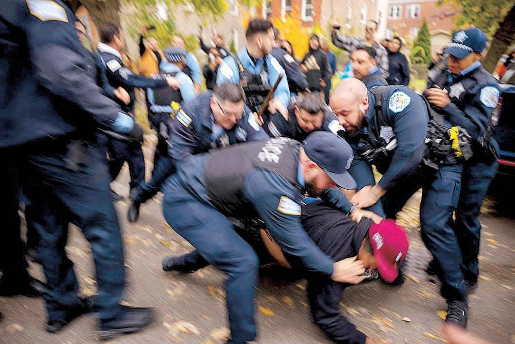 Man appears to have seizure, but ICE officials disagree