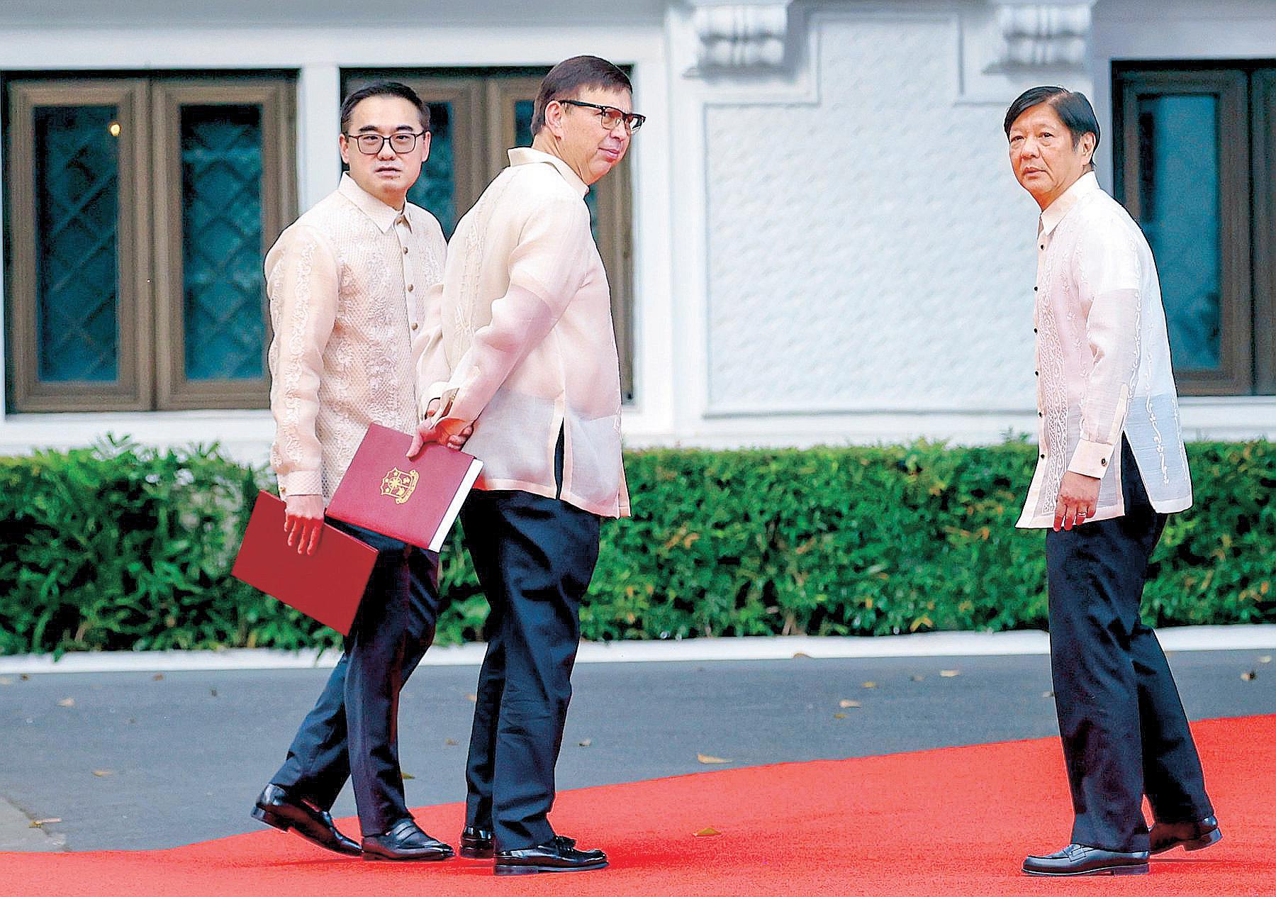 Bersamin, DBM chief resign