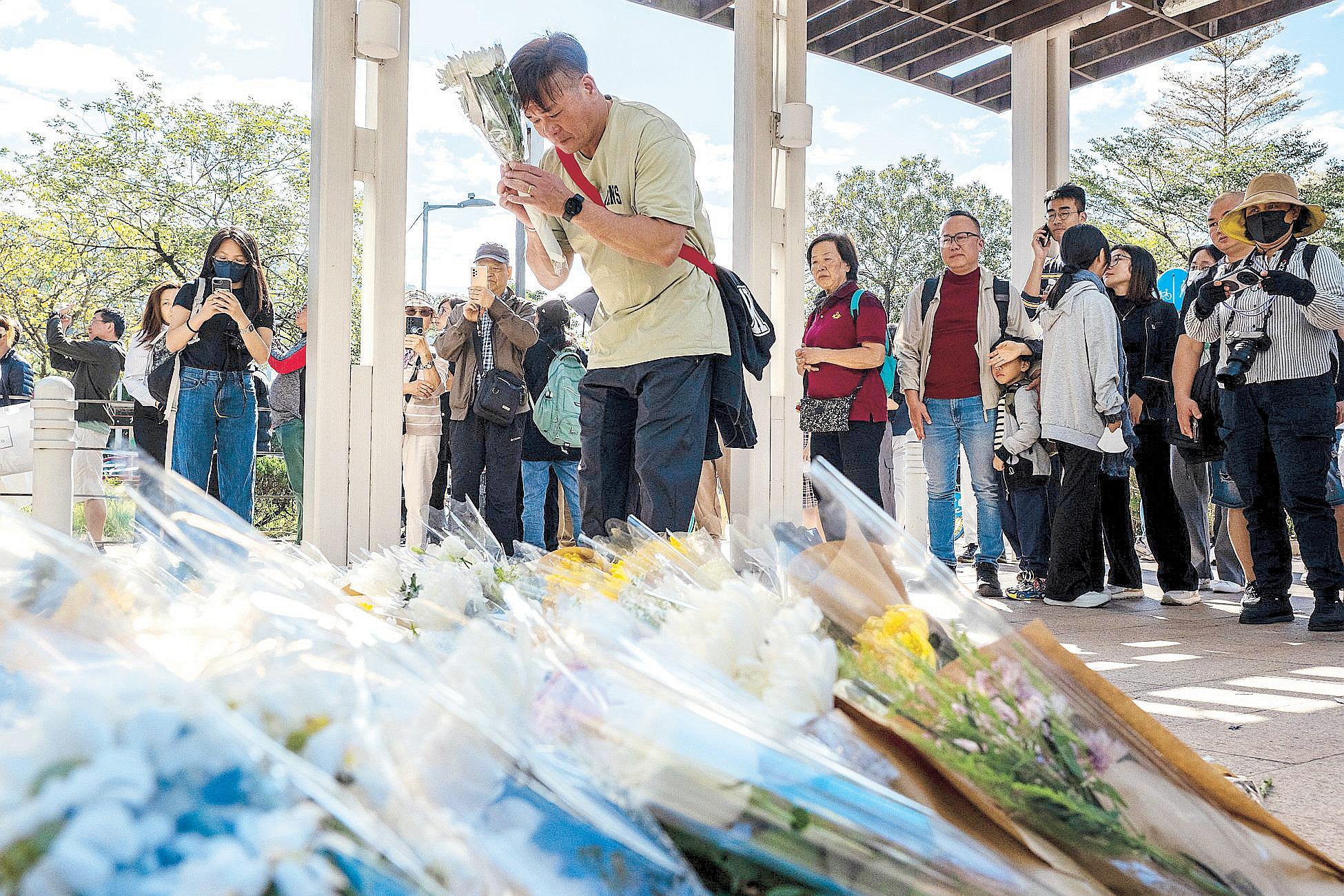 Hong Kong mourns after deadly fire