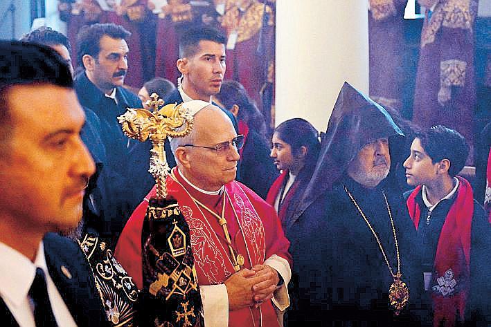 Pope wraps up Turkey trip, heads to Lebanon