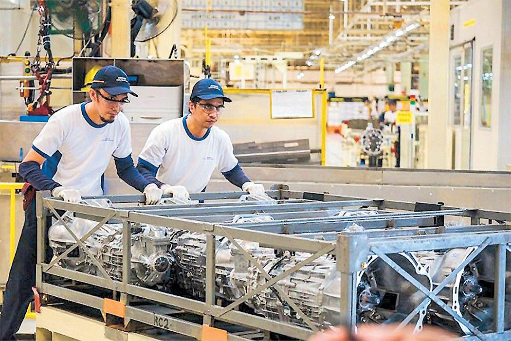 Factory activity slips to 4-year low in Nov