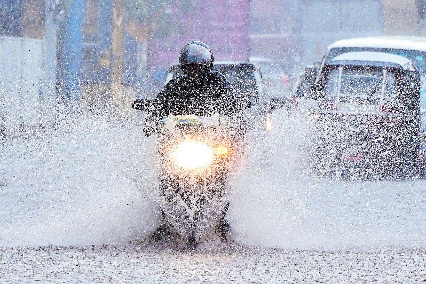 Sri Lanka unveils cyclone aid plan as rains persist